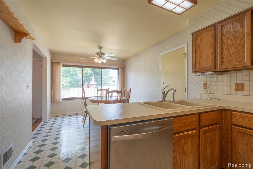 8341 Clay Court, Sterling Heights, MI 48313 — Photo 8
