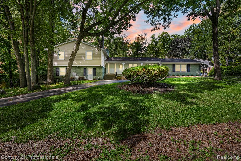 Property photo for 745 Hawthorne Drive, Bloomfield Hills, MI 48304