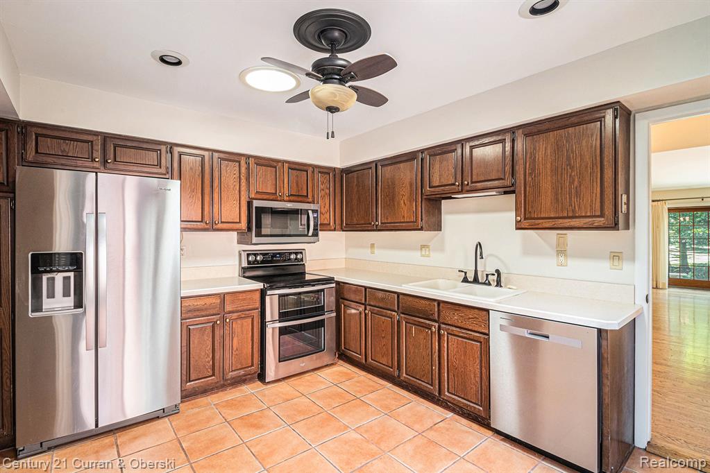 3064 Lindenwood Drive, Dearborn, MI 48120 — Photo 4