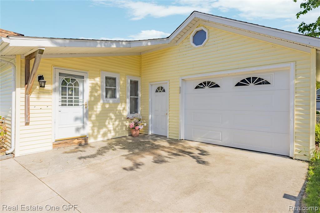 5871 Manor Drive, Fort Gratiot, MI 48059 — Photo 33