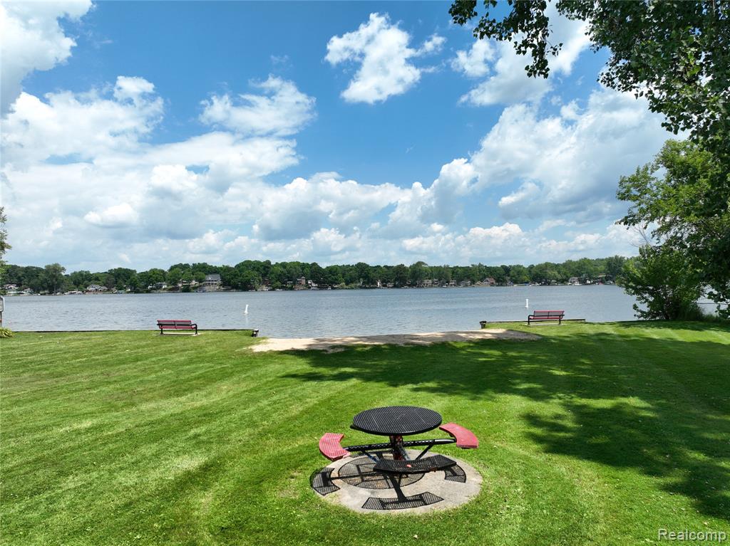 9100 Mayfred Drive, Pinckney, MI 48169 — Photo 31
