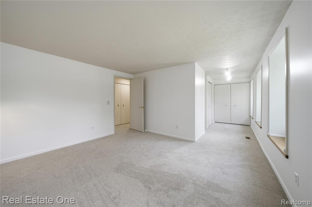 10385 Elizabeth Street, Pinckney, MI 48169 — Photo 16