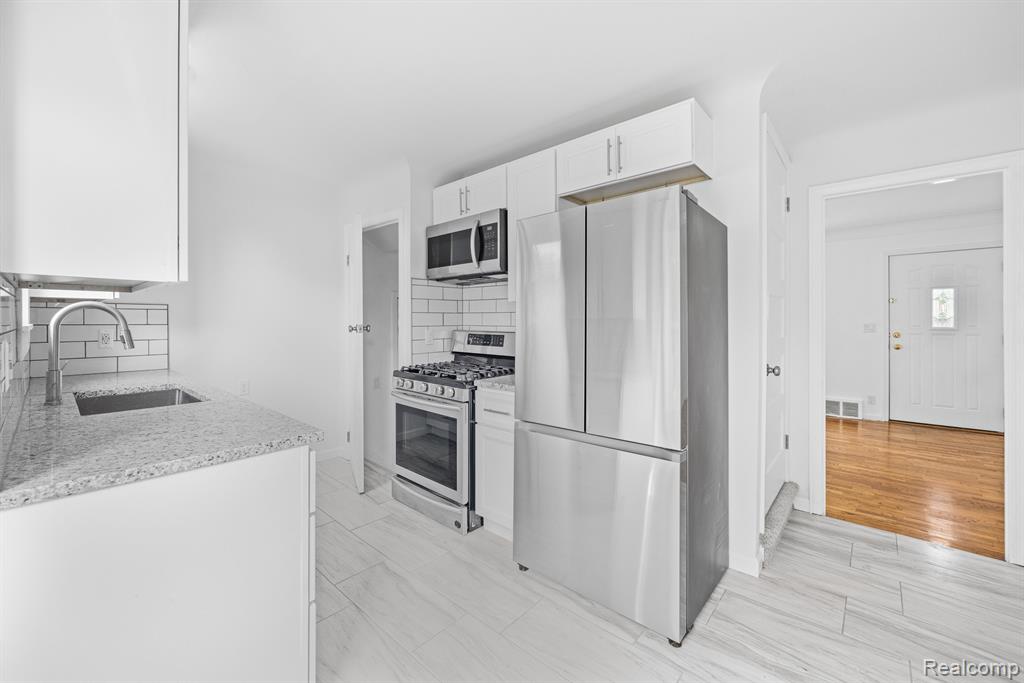 629 W Kalama Avenue, Madison Heights, MI 48071 — Photo 5