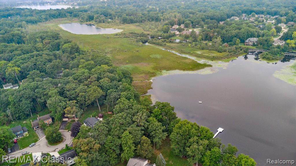 1561 Waters Edge Court, Wixom, MI 48393 — Photo 57