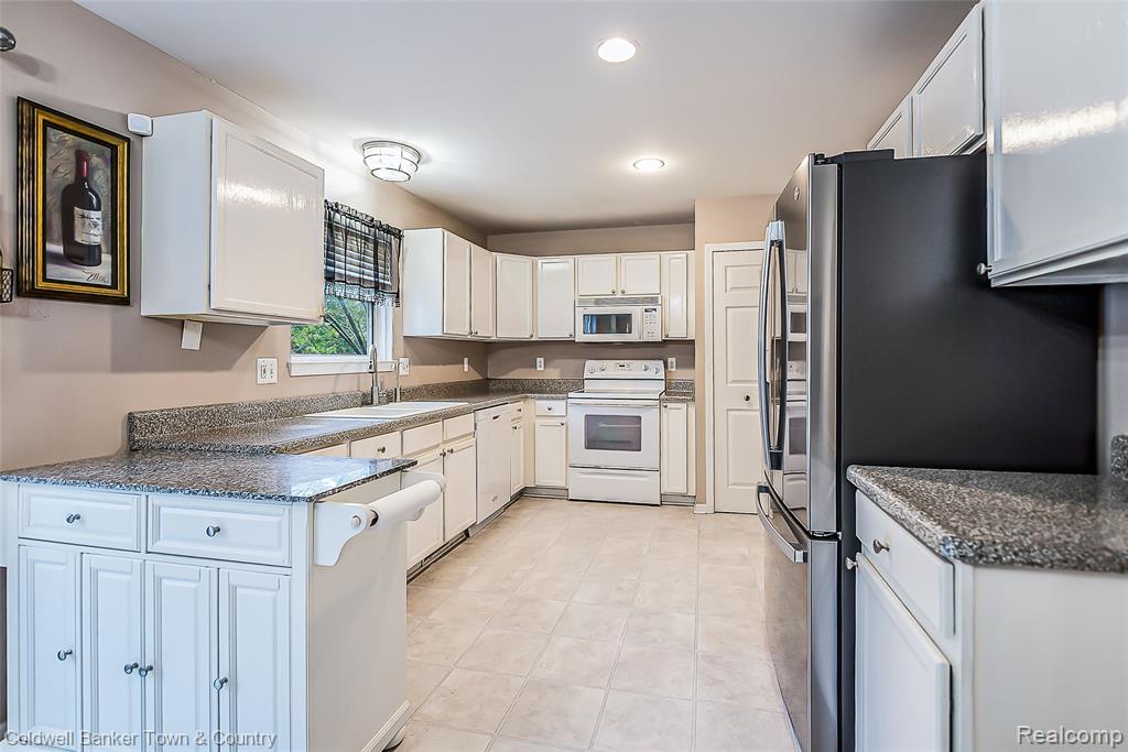 9305 Appleview Court, Brighton, MI 48116 — Photo 14