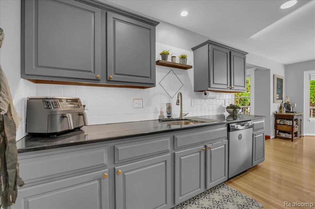 8159 Pickering Place, Westland, MI — Photo 13