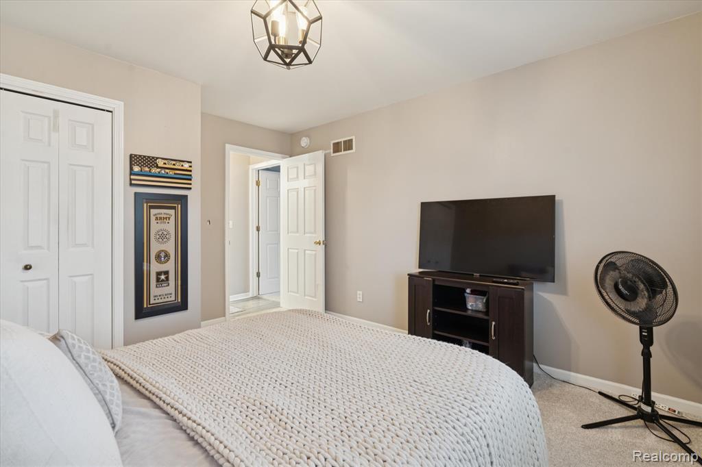 6974 Surrey Lane, Jackson, MI 49201 — Photo 18