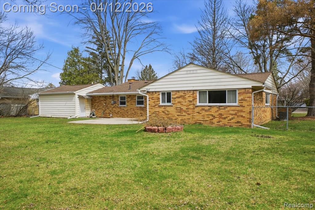 2455 Ivanhoe Drive, West Bloomfield, MI 48324 — Photo 36