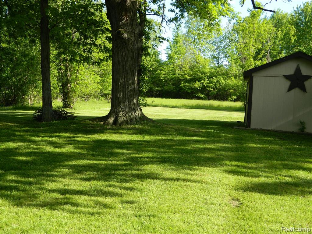 5120 Esta Drive, Flint, MI 48506 — Photo 10