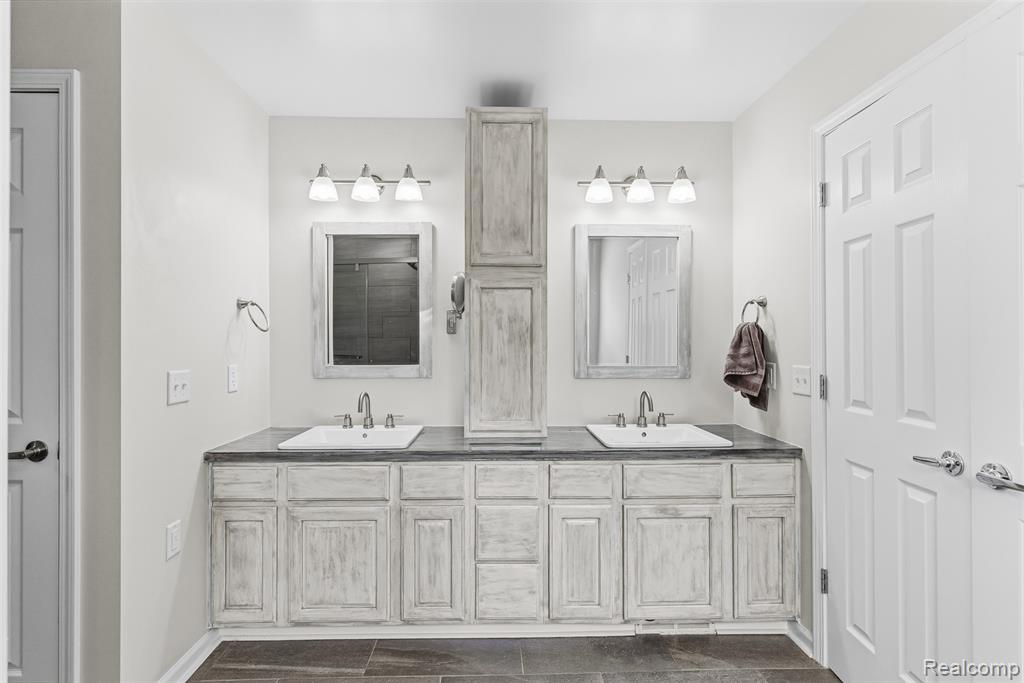 6323 Moonstone Drive, Grand Blanc, MI 48439 — Photo 41