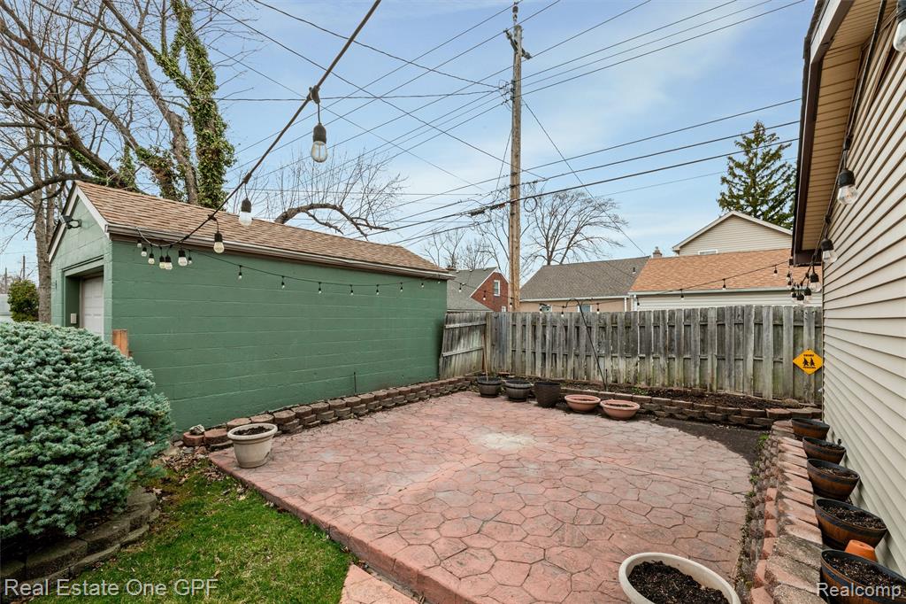 1488 Roslyn Road, Grosse Pointe Woods, MI 48236 — Photo 34