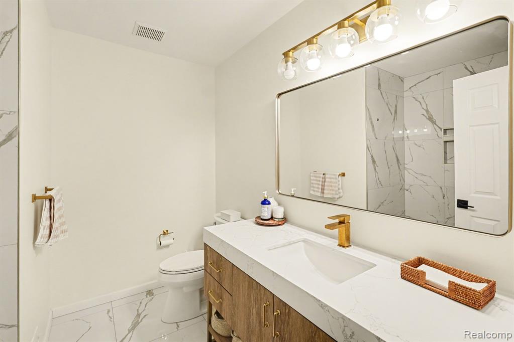 201 Whispering Hill, Commerce Twp, MI 48390 — Photo 19