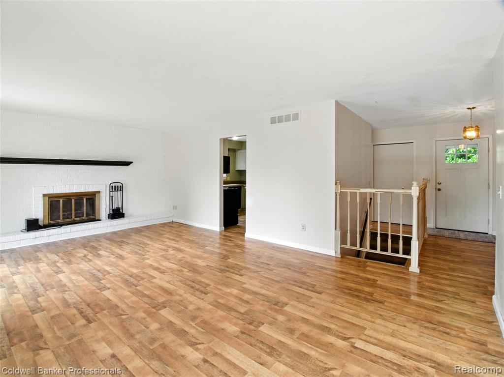 5728 Coach House Court, Waterford, MI 48327 — Photo 5