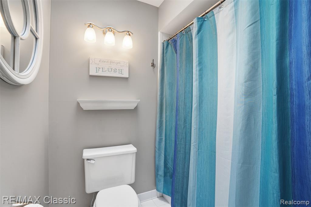 1726 Pondview Lane, Commerce Twp, MI 48382 — Photo 37
