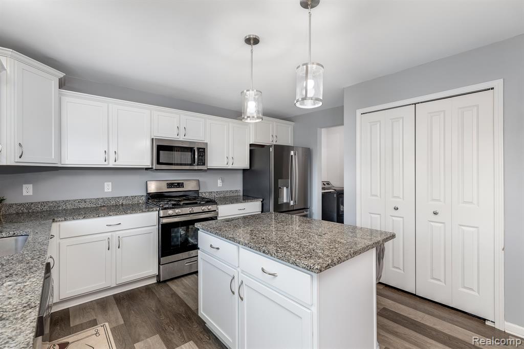7245 Castell Boulevard, Van Buren, MI 48111 — Photo 9