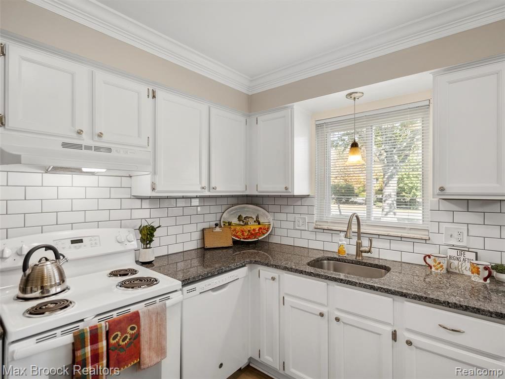 628 Country Club Drive, 23, Saint Clair Shores, MI 48082 — Photo 12