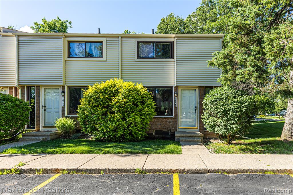 1669 Wimbledon Drive, Walled Lake, MI 48390 — front exterior