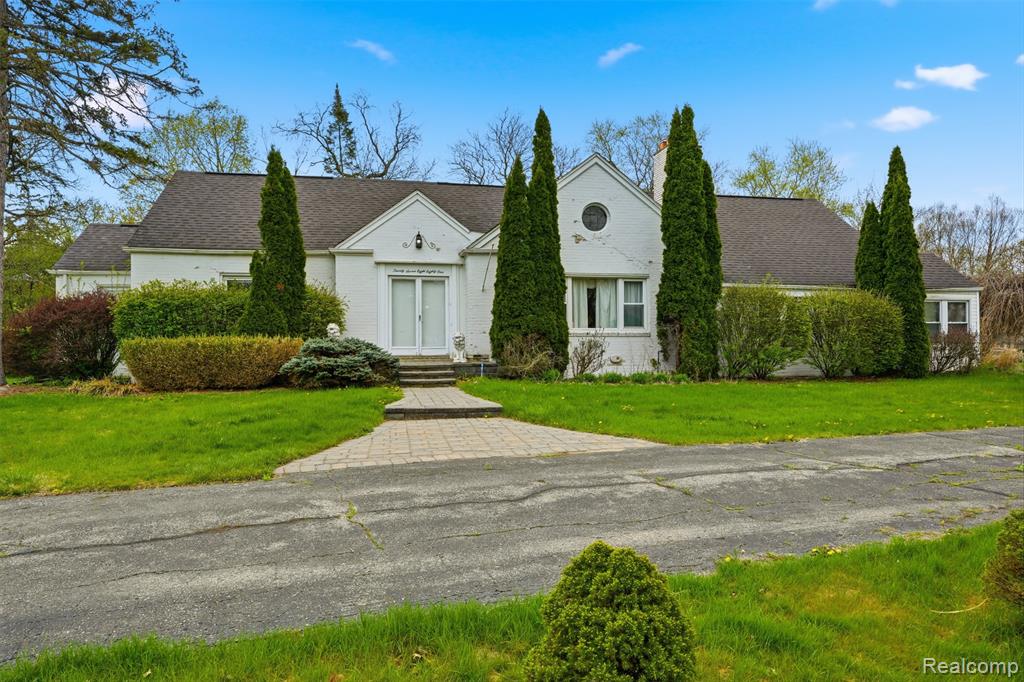 27881 Rackham Drive, Lathrup Village, MI 48076 — Photo 2
