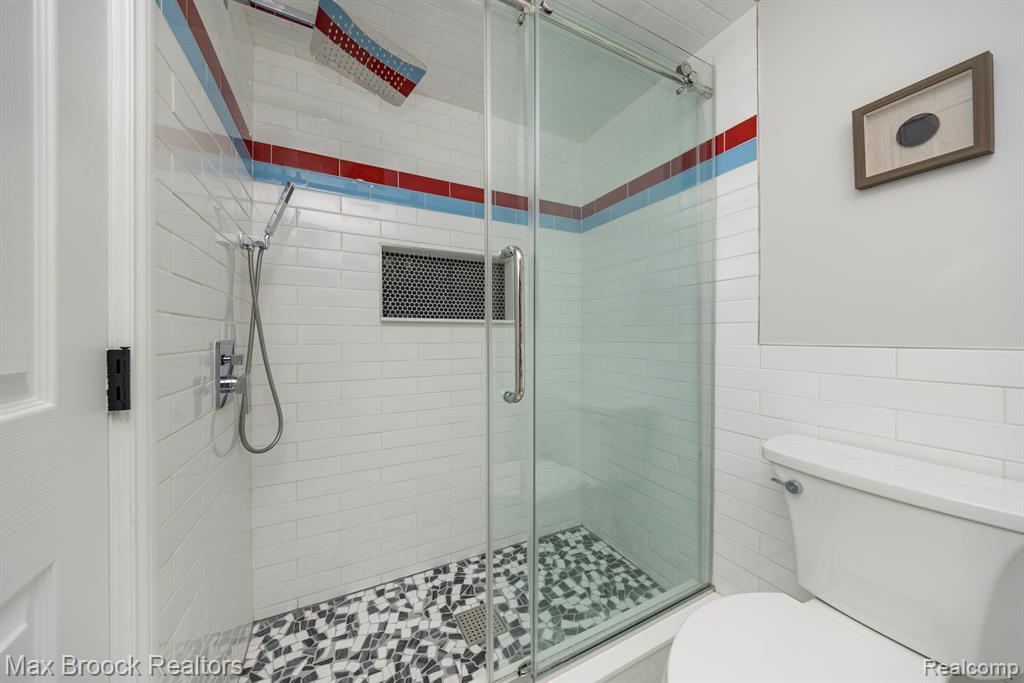 4659 LINWOOD Street, West Bloomfield, MI 48324 — Photo 53