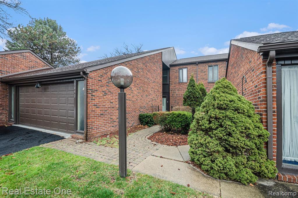 3092 LINDENWOOD Drive, Dearborn, MI 48120 — front exterior