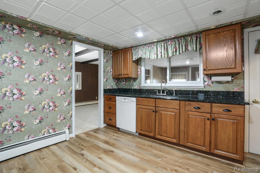 7464 S SHAKER Drive, Waterford, MI 48327 — Photo 13