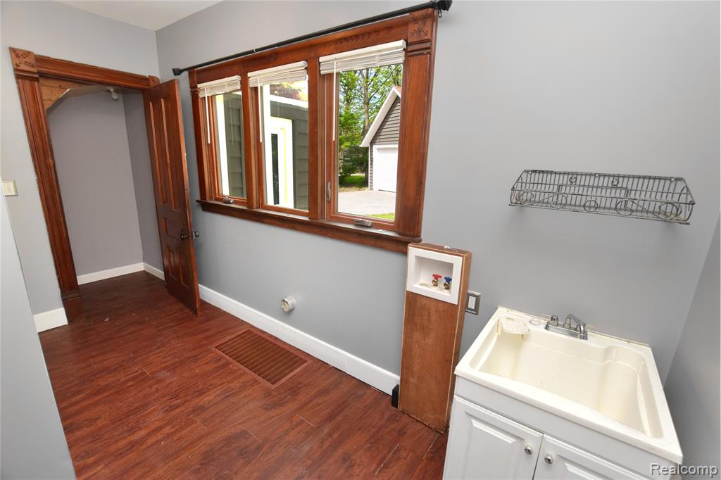404 Adelaide, Fenton, MI 48430 — Photo 7