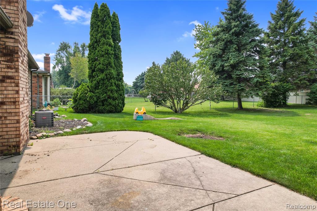 46837 Breckenridge Drive, Macomb, MI 48044 — Photo 28