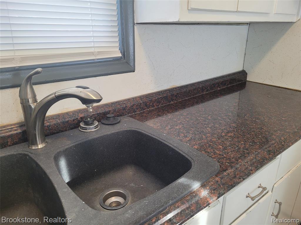 438 W Goulson Avenue, Hazel Park, MI 48030 — Photo 5