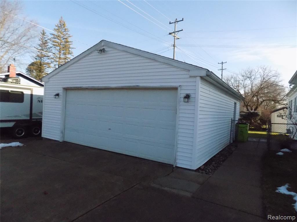 520 Whipple Street, South Lyon, MI 48178 — Photo 25