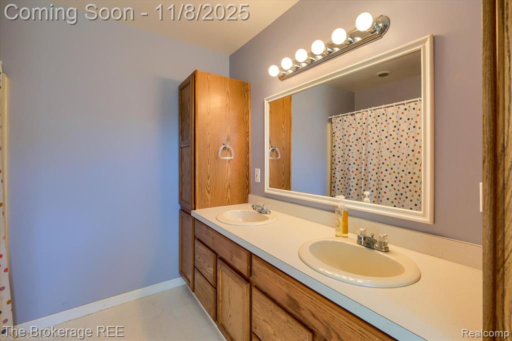 4203 Crystal Cove Court, Linden, MI 48451 — Photo 38