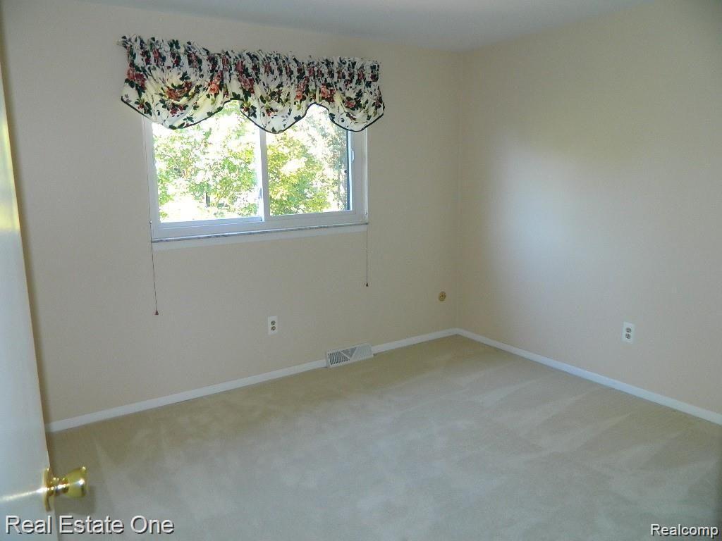 6927 Northpoint Drive, Troy, MI 48085 — Photo 29