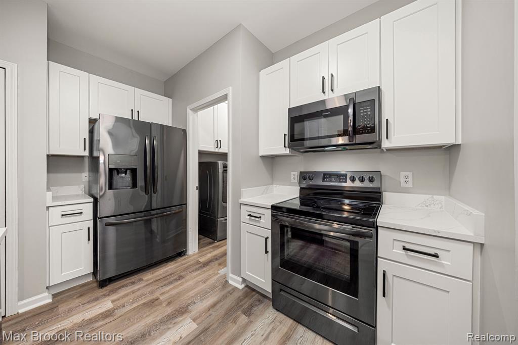 6104 ADDINGTON Drive, Commerce Twp, MI 48390 — Photo 12