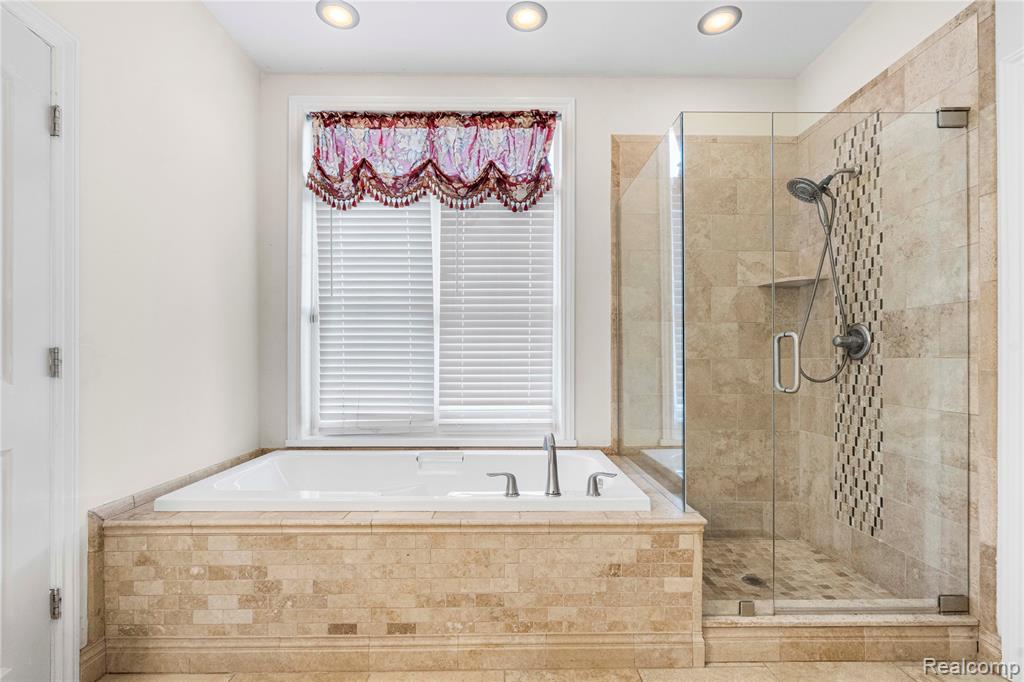 4489 Cedarhill Court, Auburn Hills, MI 48326 — Photo 22