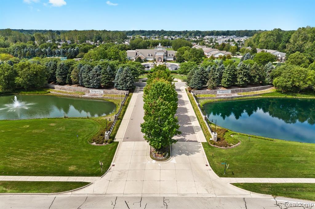 24338 Walloon Way, Brownstown, MI 48134 — Photo 41