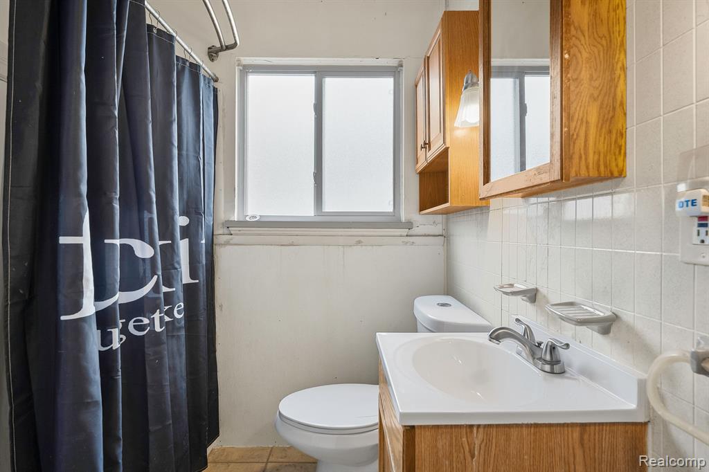 5684 GERTRUDE Street, Dearborn Heights, MI 48125 — Photo 15