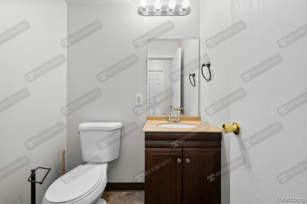 2249 S Commerce Road, Wolverine Lake, MI, 48390