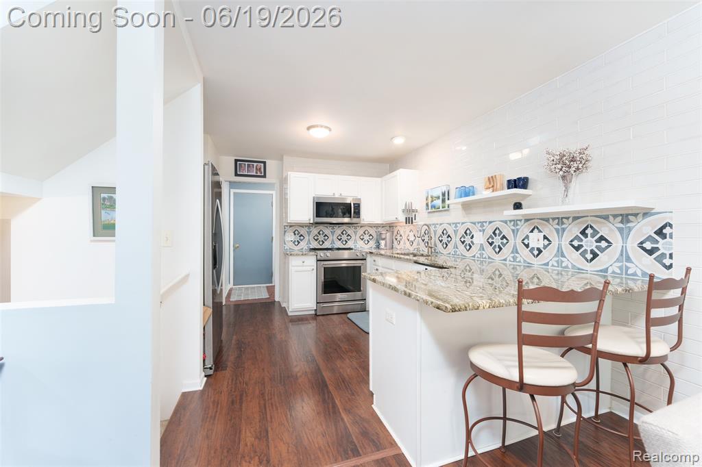 1021 Calpernia, Wixom, MI 48393 — Photo 9