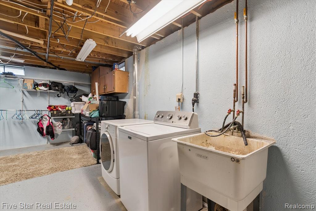 43592 Champlain Court, Canton, MI 48188 — Photo 35