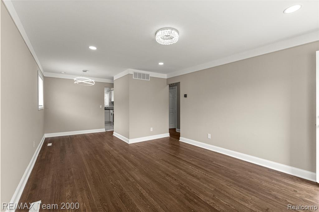 4652 Raymond Avenue, Dearborn Heights, MI 48125 — Photo 7