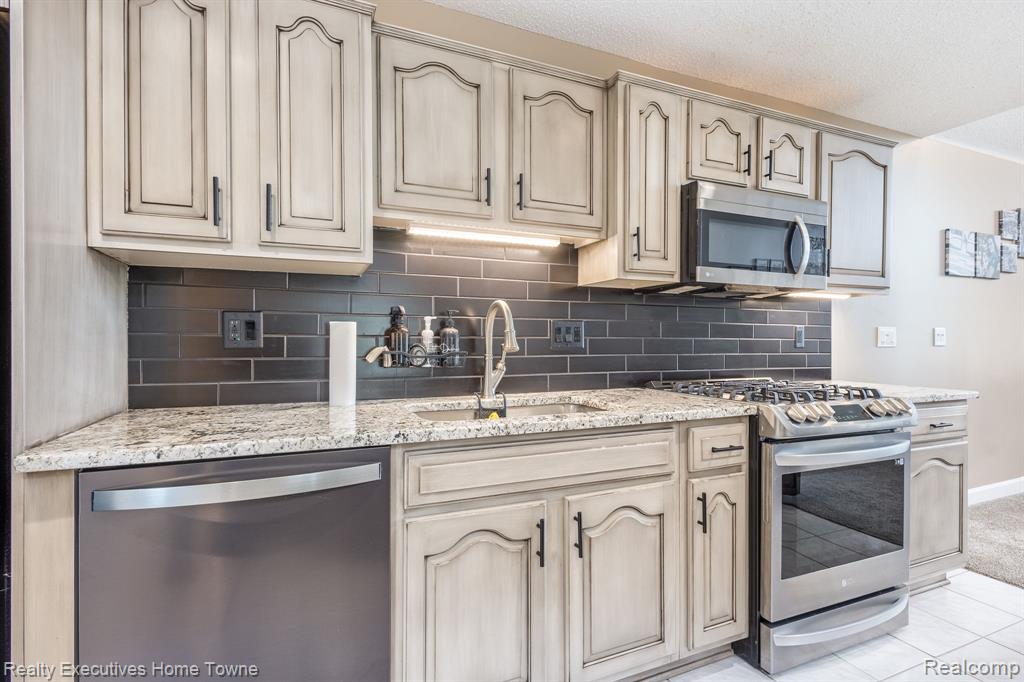 50731 Harbour View Drive N, 26, New Baltimore, MI 48047 — Photo 19