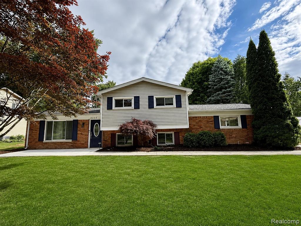 2360 Oklahoma Avenue, Rochester Hills, MI 48309