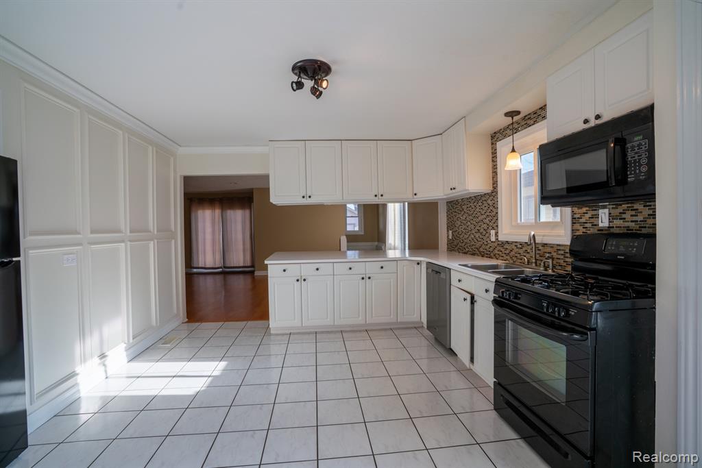 4205 Harding Street, Dearborn Heights, MI 48125 — Photo 10