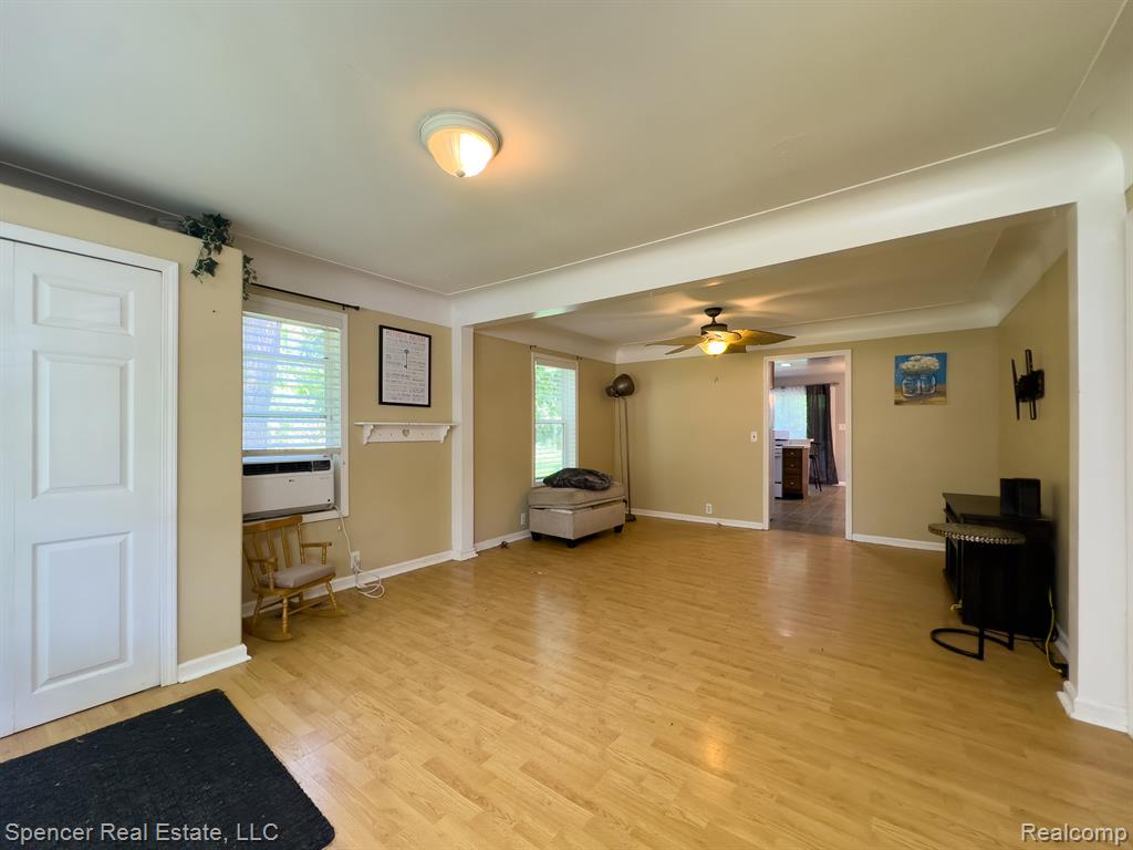 518 Alfred Court, Ortonville, MI 48462 — Photo 3