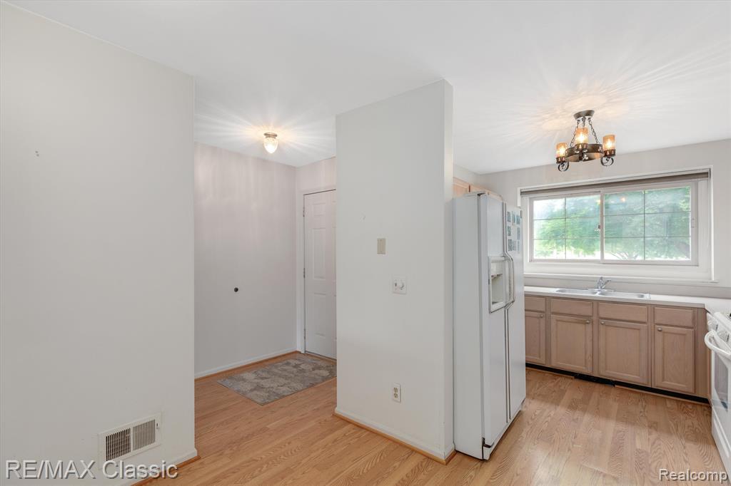 41937 BROOKVIEW Lane, Clinton Twp, MI 48038 — Photo 5