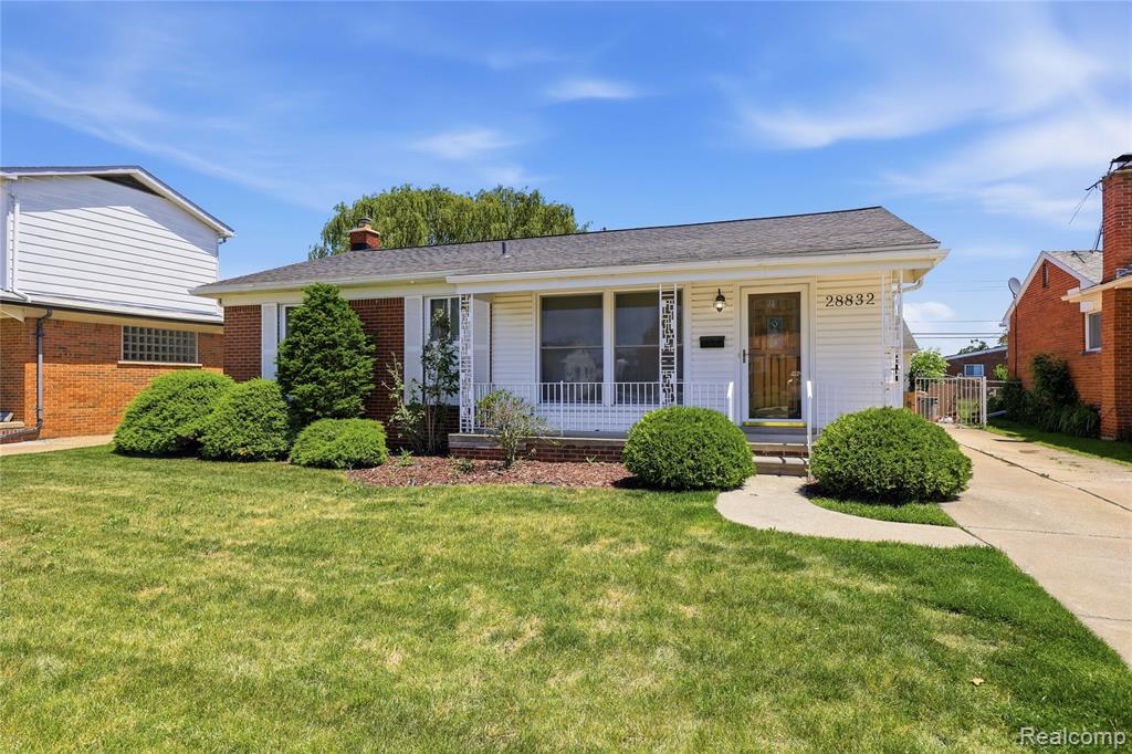 28832 Los Olas Drive, Warren, MI 48093 — front exterior