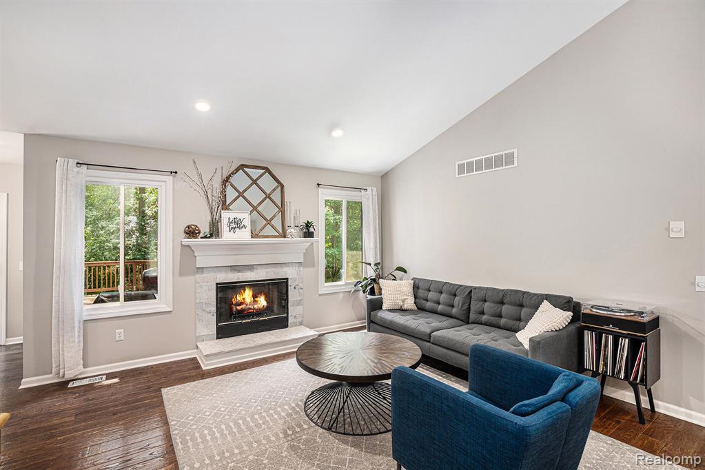7907 Hoffman Drive, Waterford, MI 48327 — Photo 2