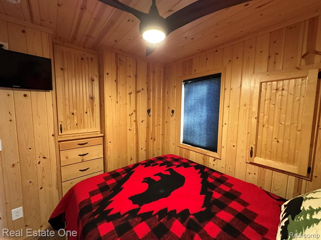 8175 E HOUGHTON LAKE, 1, Houghton Lake, MI 48629 — Photo 12