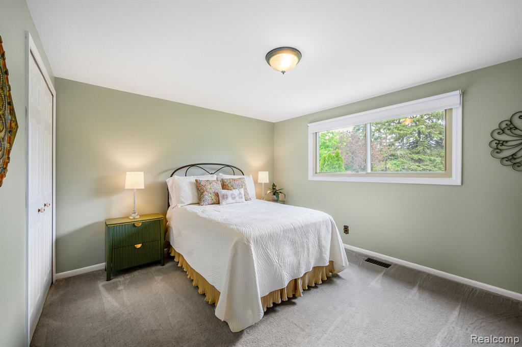 41988 BAINTREE Circle, Northville, MI 48168 — Photo 32