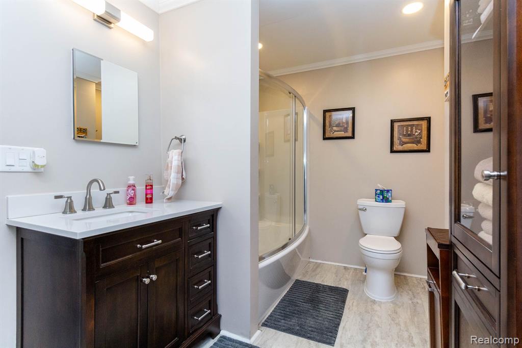 843 CHERRY Street, Wyandotte, MI 48192 — Photo 33