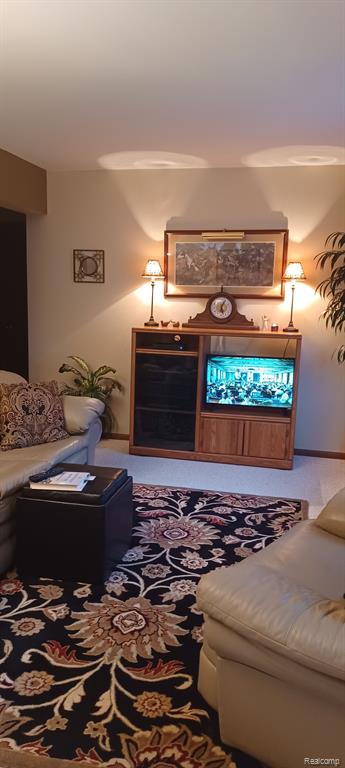 930 N EAST Street, Fenton, MI 48430 — Photo 8